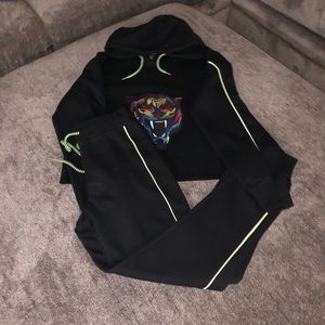 Women’s Tiger sweatsuit